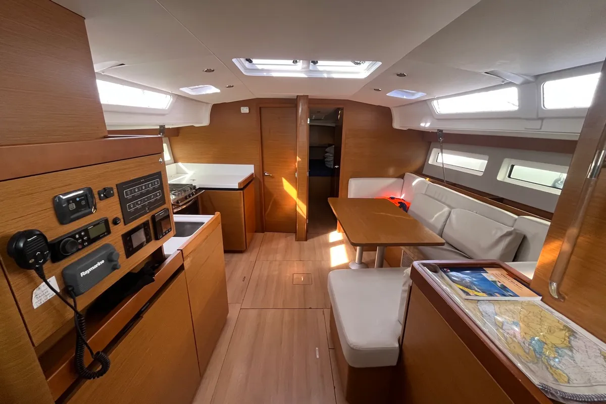 Salon of ATHINA, a Jeanneau Sun Odyssey 490 sailboat at Općina Sukošan, Croatia