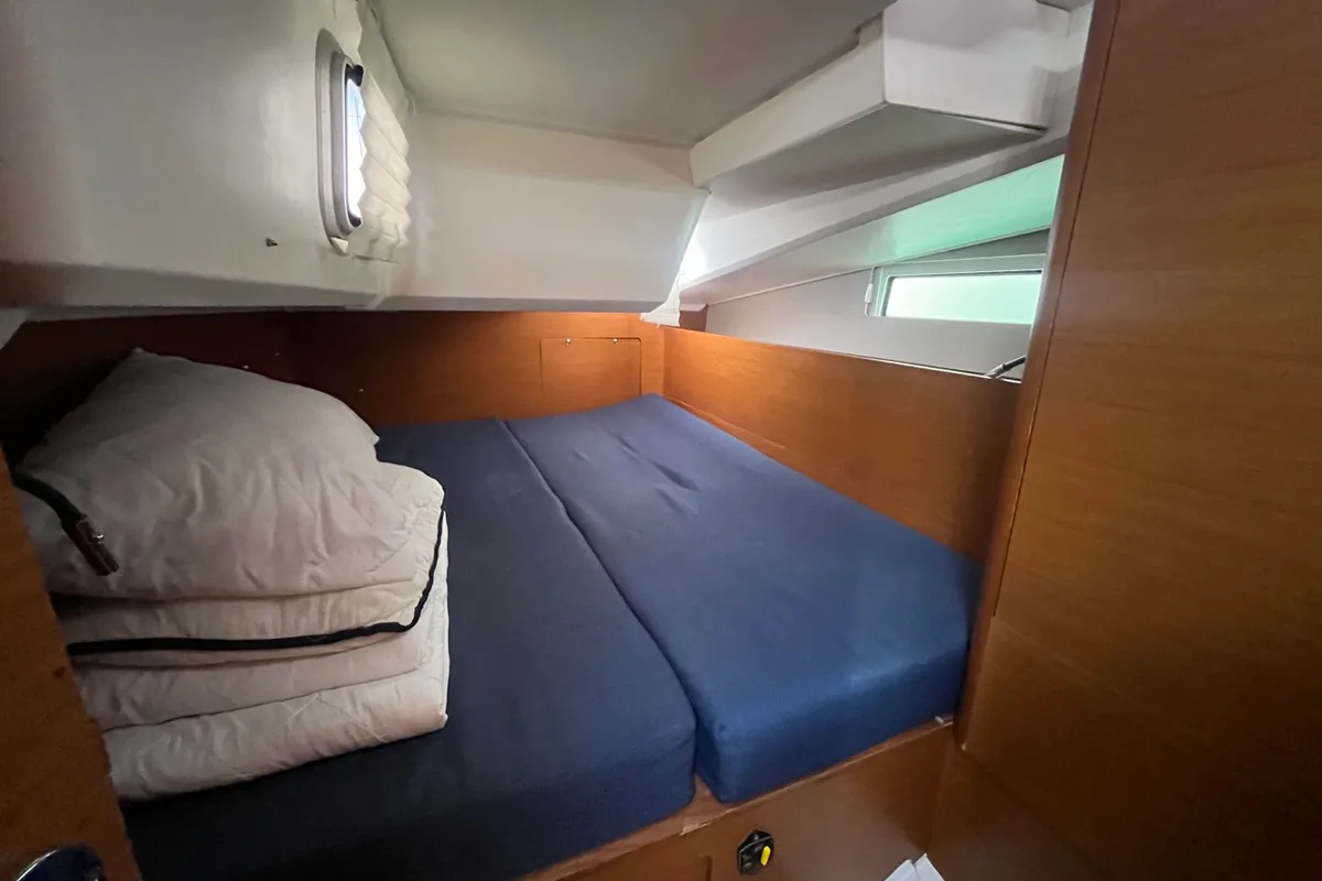 Cabin on ATHINA, a Jeanneau Sun Odyssey 490 sailboat at Općina Sukošan, Croatia