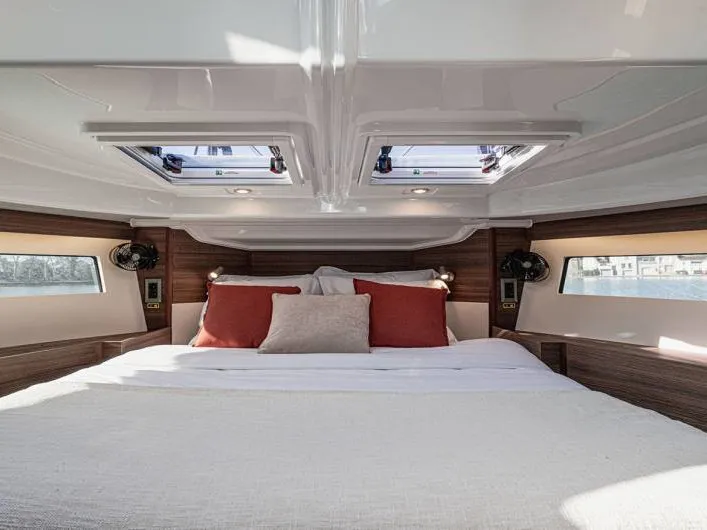 Cabin on Liberty - Luxury 6, a Cygnet Liberty motorboat at Portiragnes, France