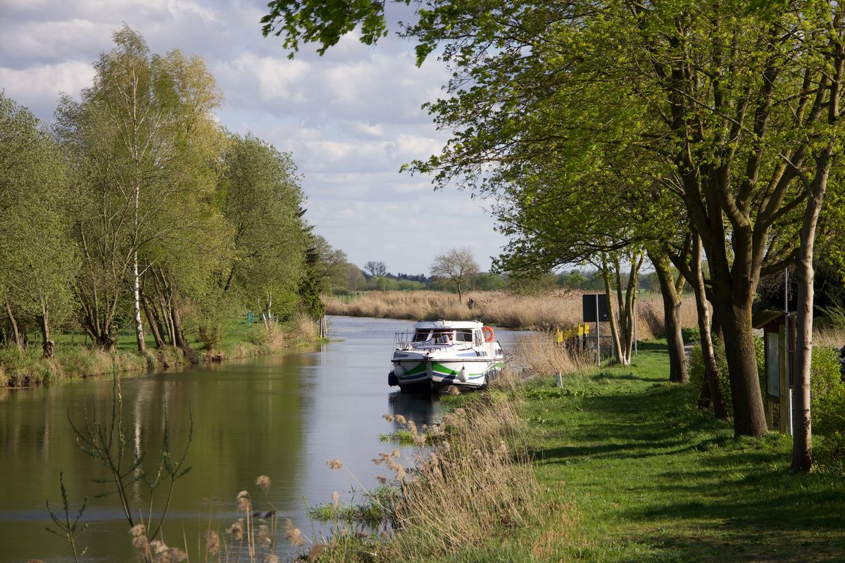 Exterior view of Persephone, a Gulet Tarpon 37 DP motorboat at Lübz, Germany