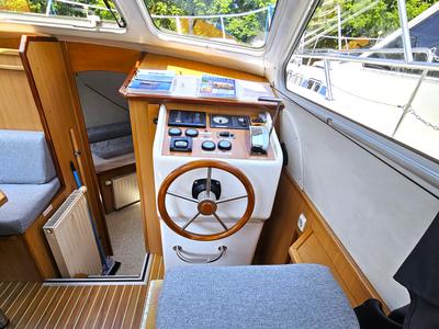 Cockpit of Persephone, a Gulet Tarpon 37 DP motorboat at Lübz, Germany
