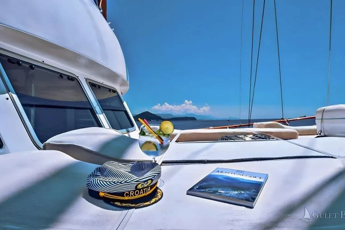 Salon of Sirena, a Unknown Sirena yacht at Split, Croatia