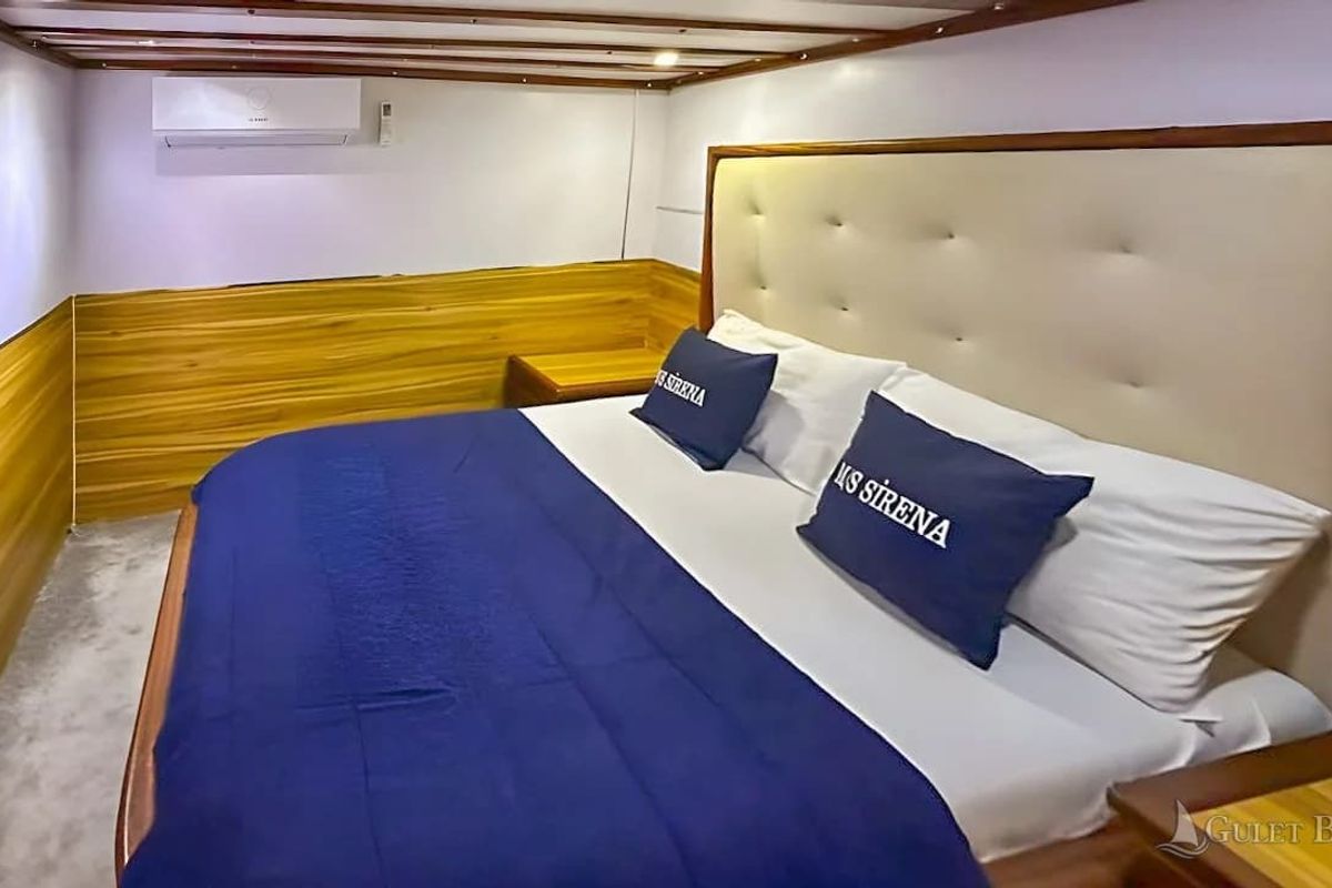 Cabin on Sirena, a Unknown Sirena yacht at Split, Croatia