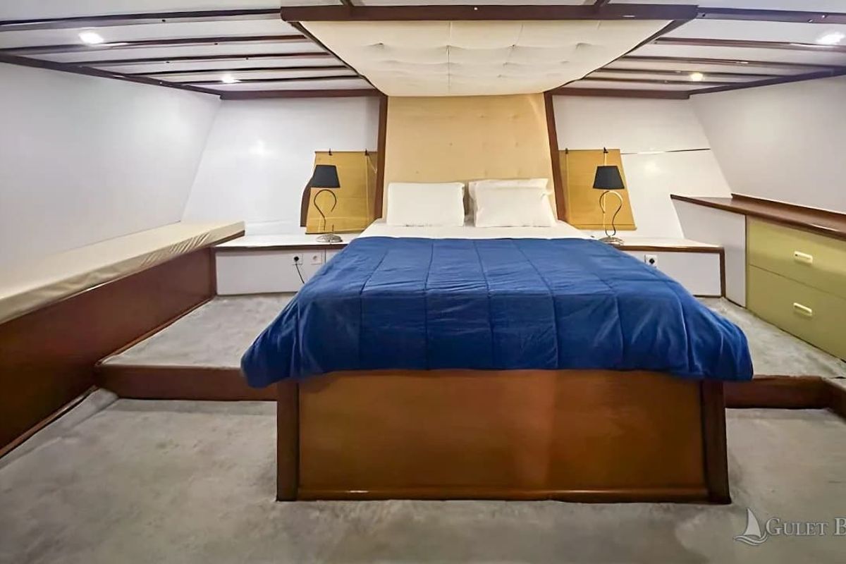 Cabin on Sirena, a Unknown Sirena yacht at Split, Croatia