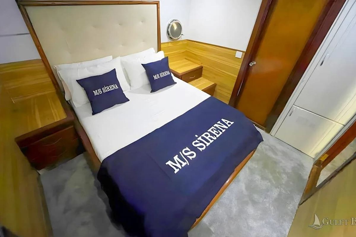 Cabin on Sirena, a Unknown Sirena yacht at Split, Croatia