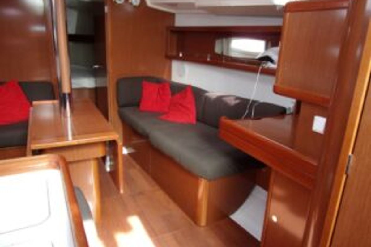 Salon of Beleza, a Beneteau Oceanis 37 sailboat at Toulon, France