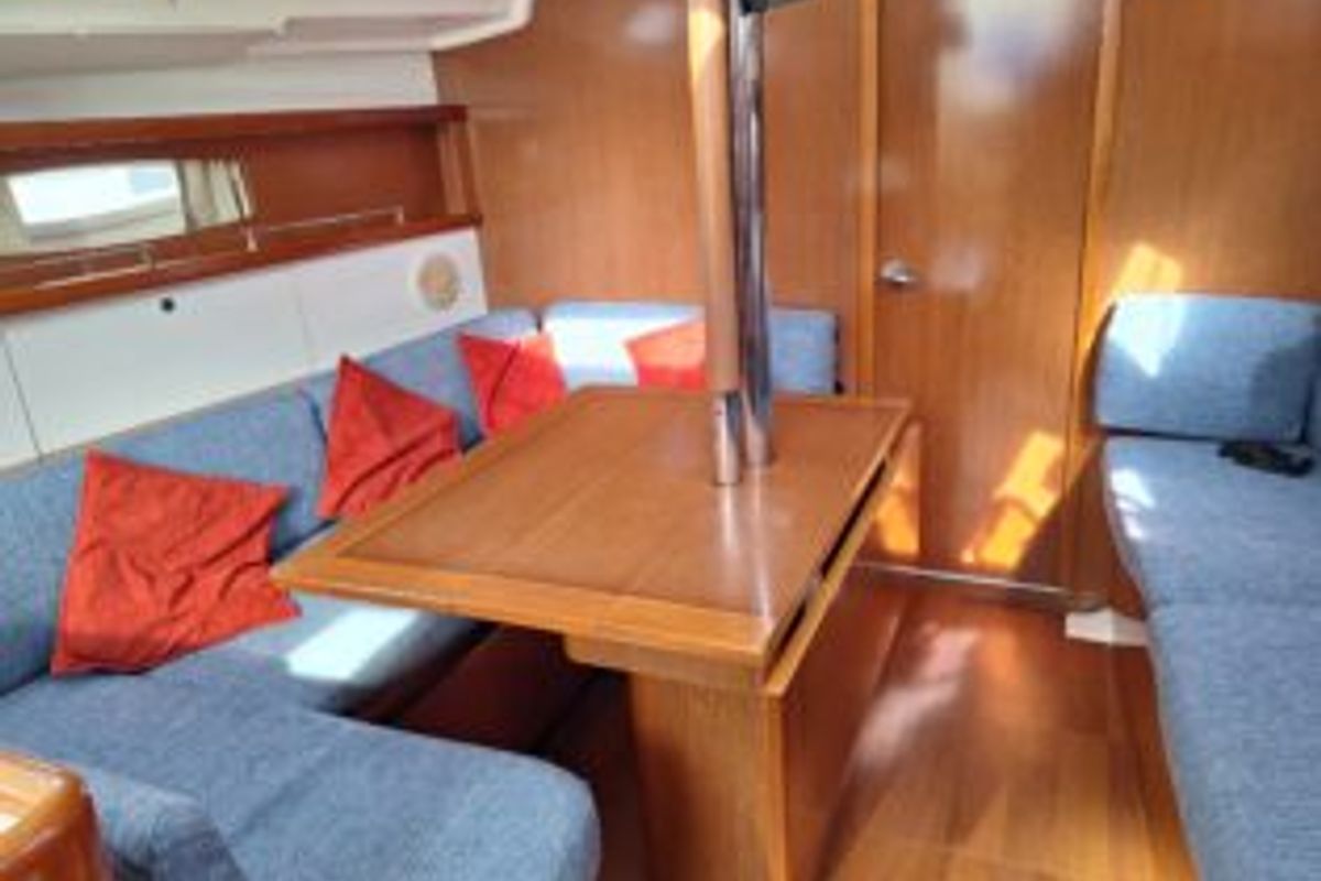 Salon of Beleza, a Beneteau Oceanis 37 sailboat at Toulon, France