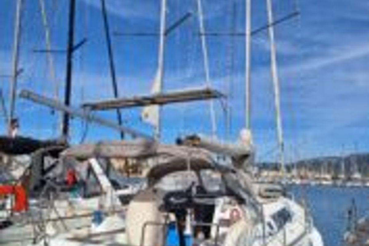 Exterior view of Beleza, a Beneteau Oceanis 37 sailboat at Toulon, France