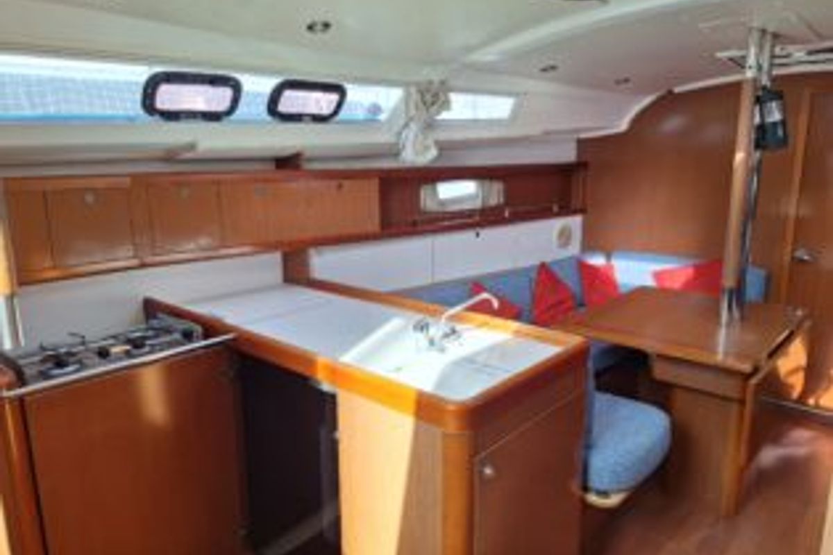 Galley of Beleza, a Beneteau Oceanis 37 sailboat at Toulon, France