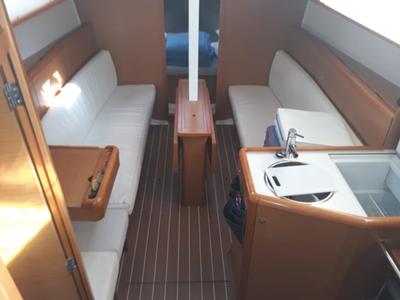 Salon of Maxima, a Jeanneau Sun Odyssey 33i sailboat at Gouvia, Greece