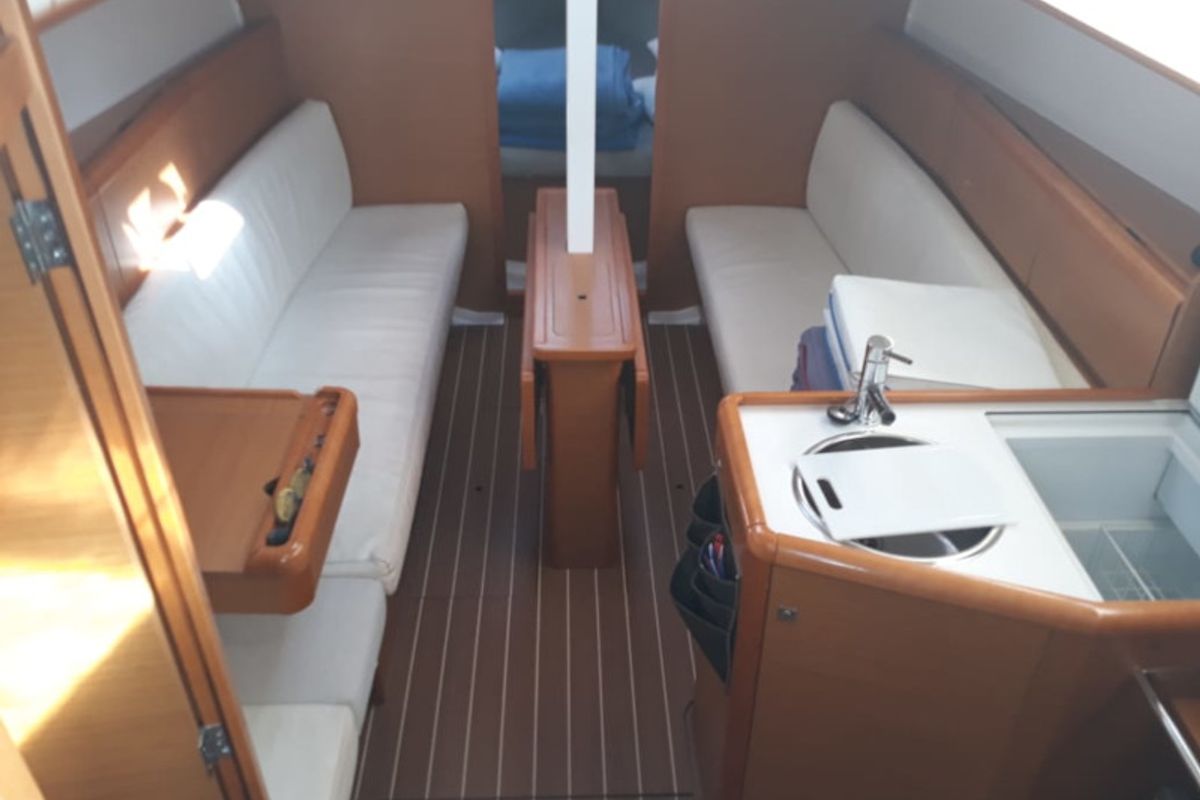 Salon of Maxima, a Jeanneau Sun Odyssey 33i sailboat at Gouvia, Greece