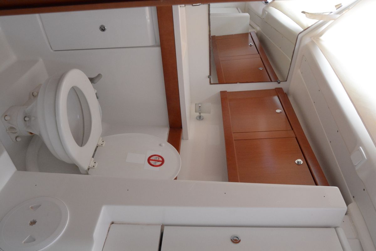 Zoe, a Beneteau Oceanis 46 sailboat at Bari, Italy