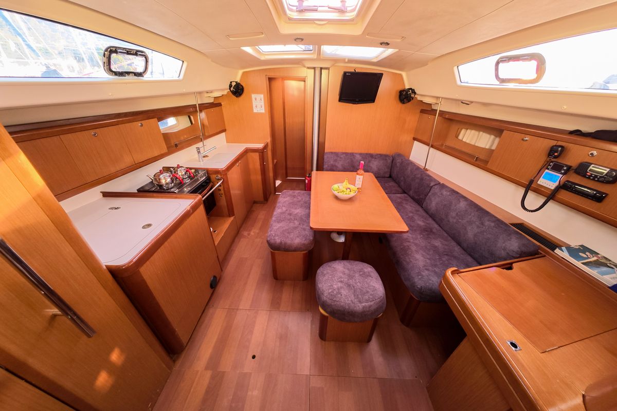 Salon of Classic, a Beneteau Oceanis 43 sailboat at Fethiye, Turkey