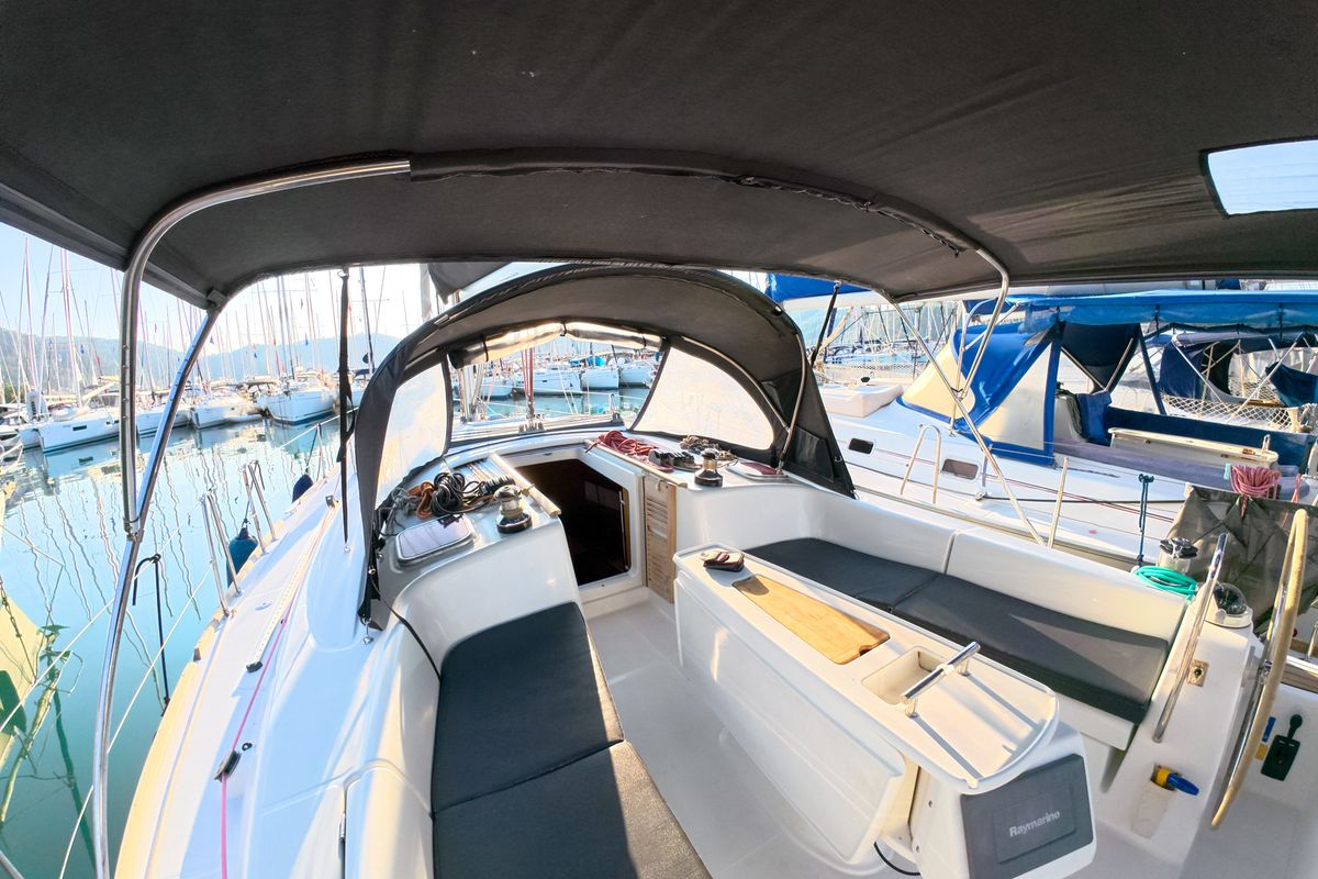 Deck of Classic, a Beneteau Oceanis 43 sailboat at Fethiye, Turkey