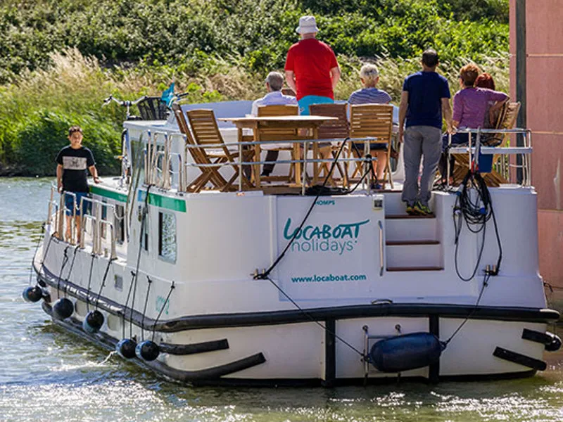 Exterior view of 150FB-16, a Pénichette 1500FB motorboat at Lattes, France