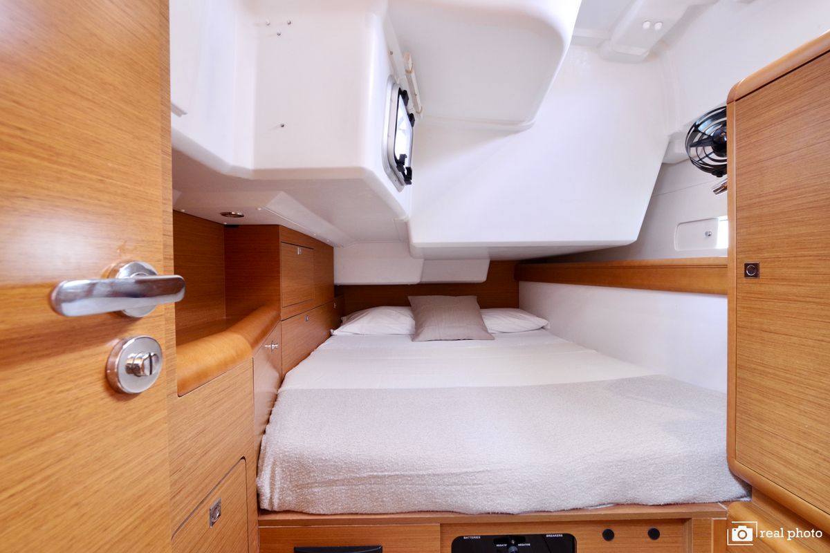 Cabin on Bianca - Water maker, Solar Panel, a Jeanneau Sun Odyssey 519 sailboat at Puntone di Scarlino, Italy
