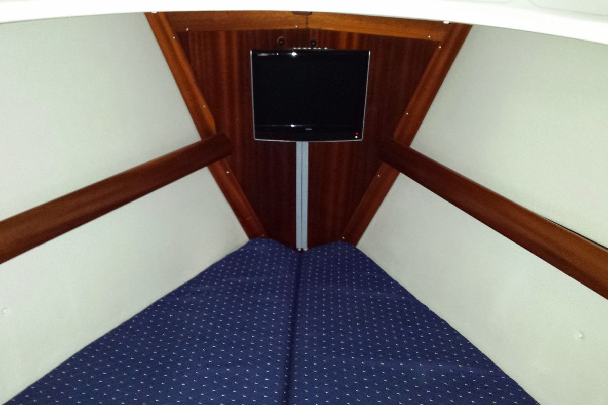 Cabin on Theodor Storm, a Bavaria 32 sailboat at Gouvia, Greece