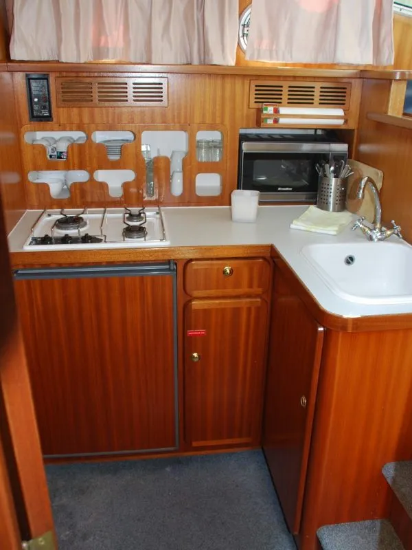 2508, a Linssen Linssen Dutch Sturdy 320 motorboat at Savoyeux, France