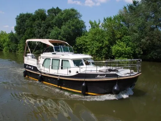 2508, a Linssen Linssen Dutch Sturdy 320 motorboat at Savoyeux, France