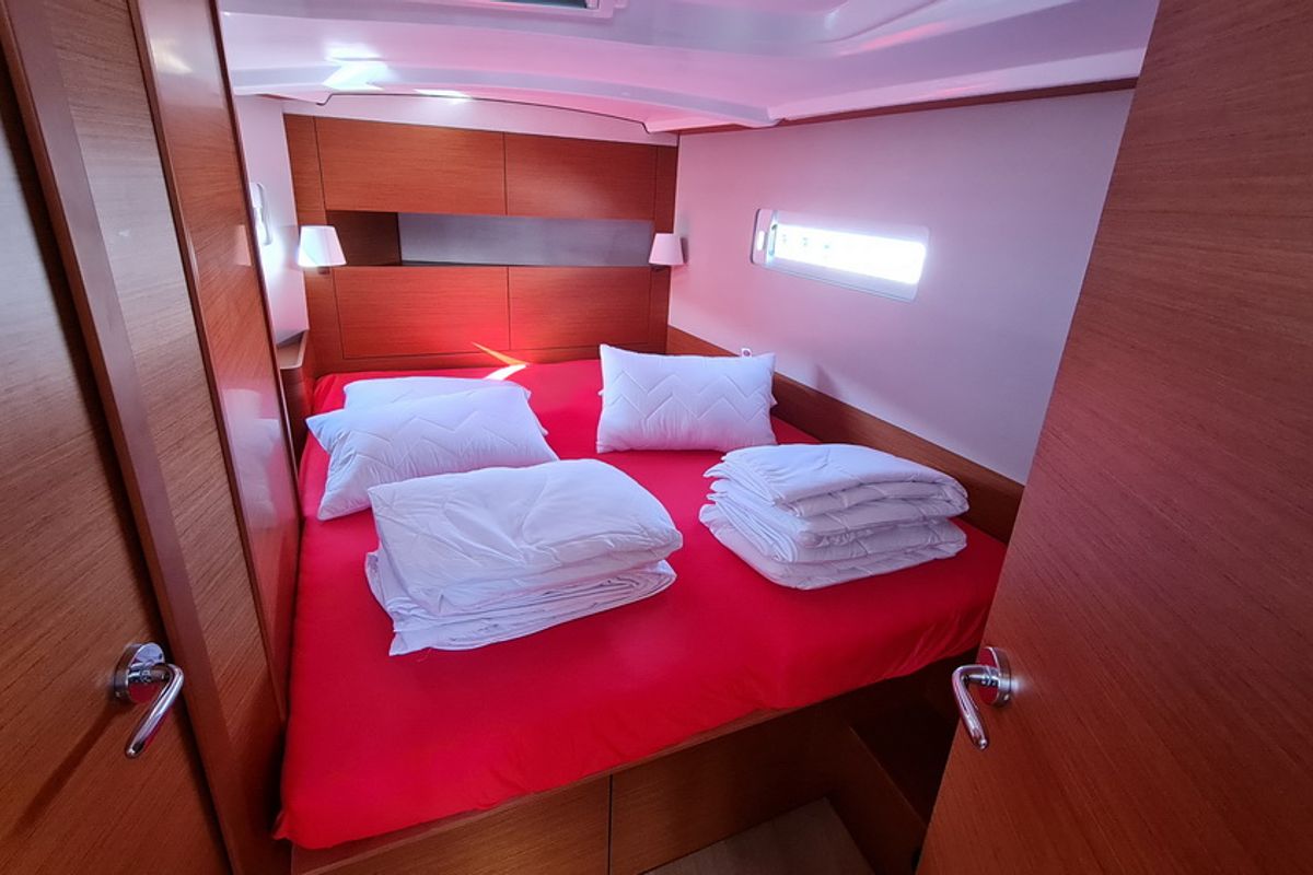 Cabin on Rosso Bianco, a Jeanneau Sun Odyssey 410 sailboat at Grad Pula, Croatia