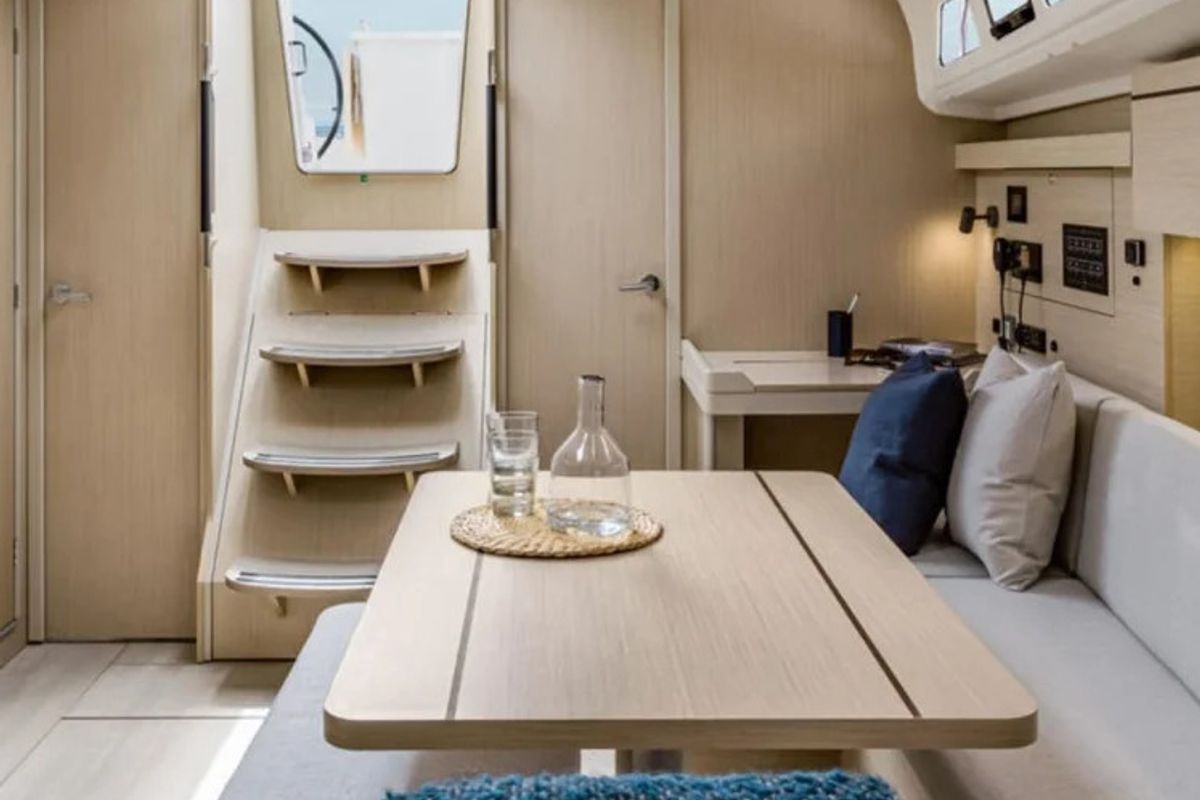 Salon of Moorings 42.3 Exclusive, a Beneteau Oceanis 40.1 sailboat at Marigot, France