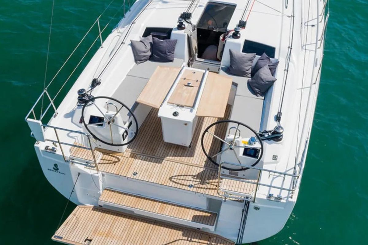 Deck of Moorings 42.3 Exclusive, a Beneteau Oceanis 40.1 sailboat at Marigot, France