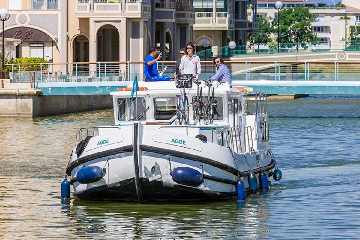Exterior view of 1180-27, a Pénichette 1180 motorboat at Lattes, France