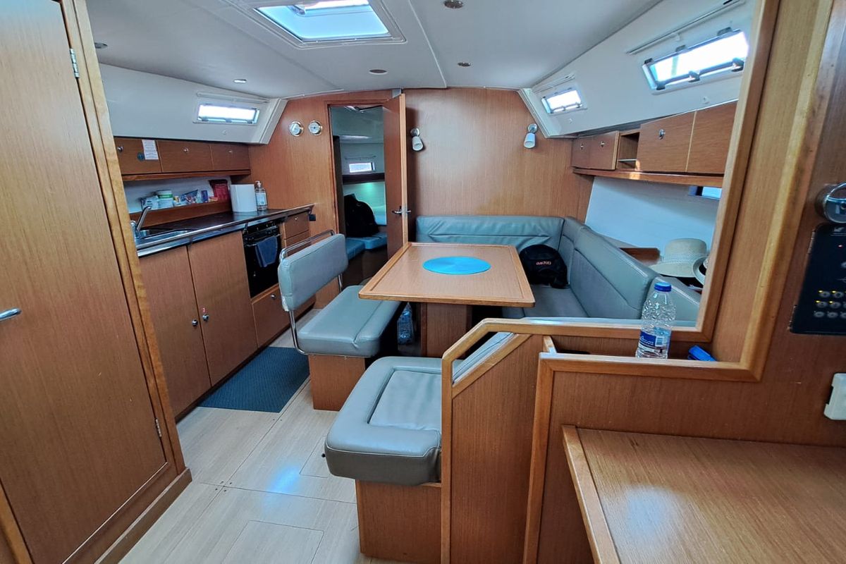 Salon of Manta, a Bavaria Cruiser 40 sailboat at Volos Municipality, Greece