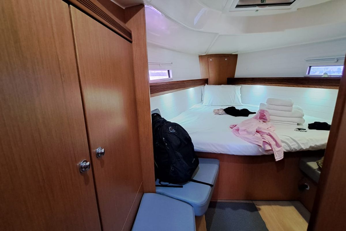 Cabin on Manta, a Bavaria Cruiser 40 sailboat at Volos Municipality, Greece