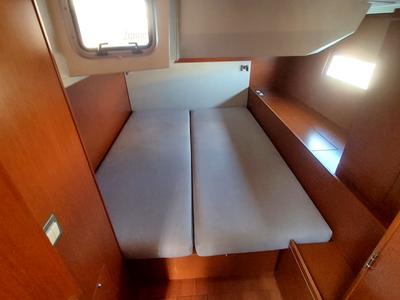 Cabin on Famiglia, a Beneteau Oceanis 51.1 sailboat at Athens, Greece