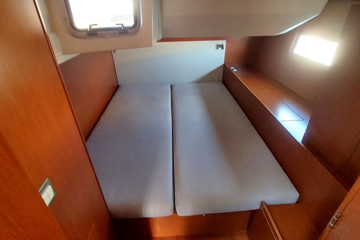 Cabin on Famiglia, a Beneteau Oceanis 51.1 sailboat at Athens, Greece