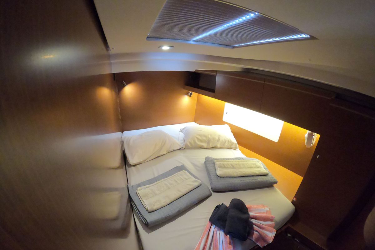 Cabin on Famiglia, a Beneteau Oceanis 51.1 sailboat at Athens, Greece