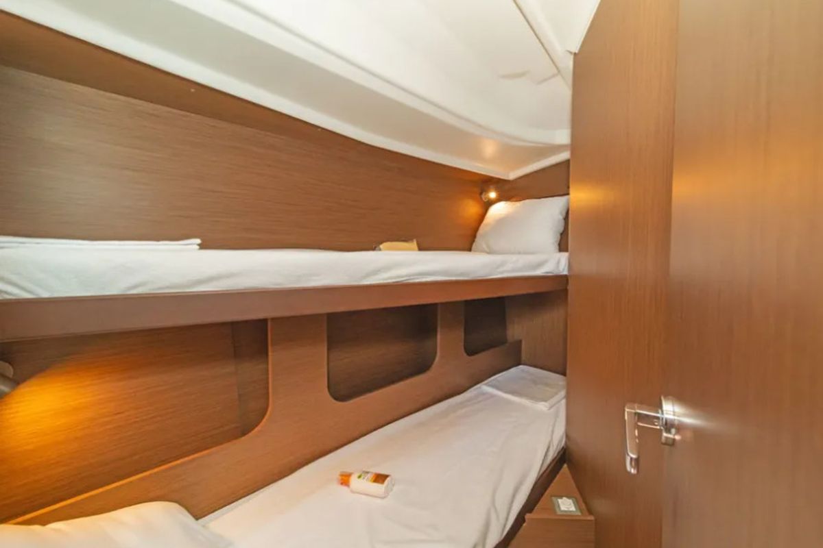Cabin on AF-O40.1R, a Beneteau Oceanis 40.1 sailboat at Athens, Greece