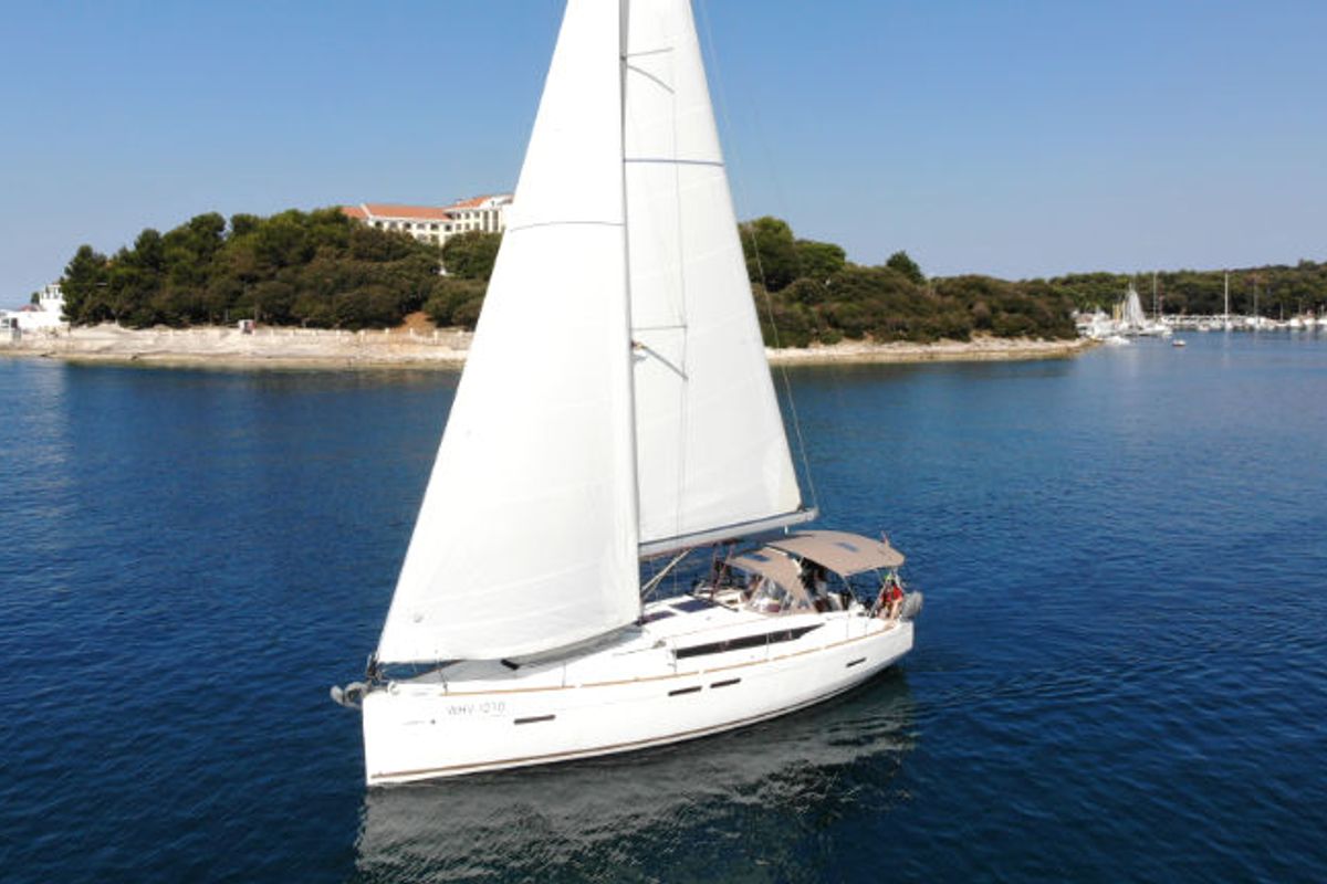 Salon of Mira, a Jeanneau Sun Odyssey 419 sailboat at Grad Pula, Croatia