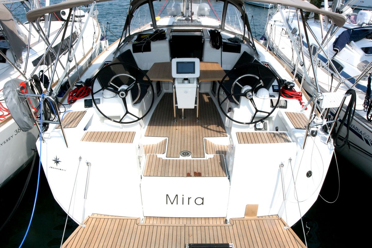 Exterior view of Mira, a Jeanneau Sun Odyssey 419 sailboat at Grad Pula, Croatia