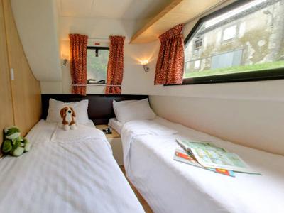 Cabin on Mystique - Comfort Plus 11, a Cygnet Mystique motorboat at Douelle, France