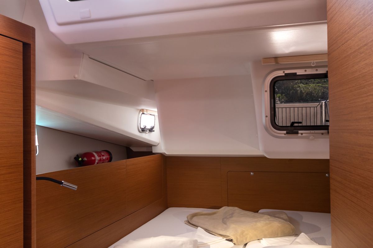 Cabin on Vittoria, a Jeanneau Sun Odyssey 440 sailboat at Capo d'Orlando, Italy