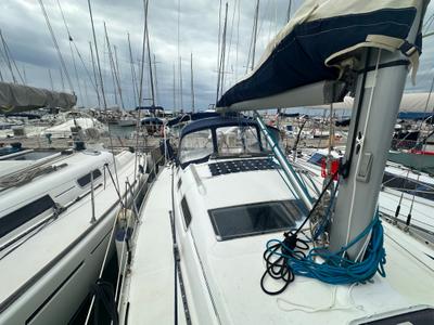 Deck of Cassiopea, a Beneteau Oceanis 323 sailboat at Punta Ala, Italy