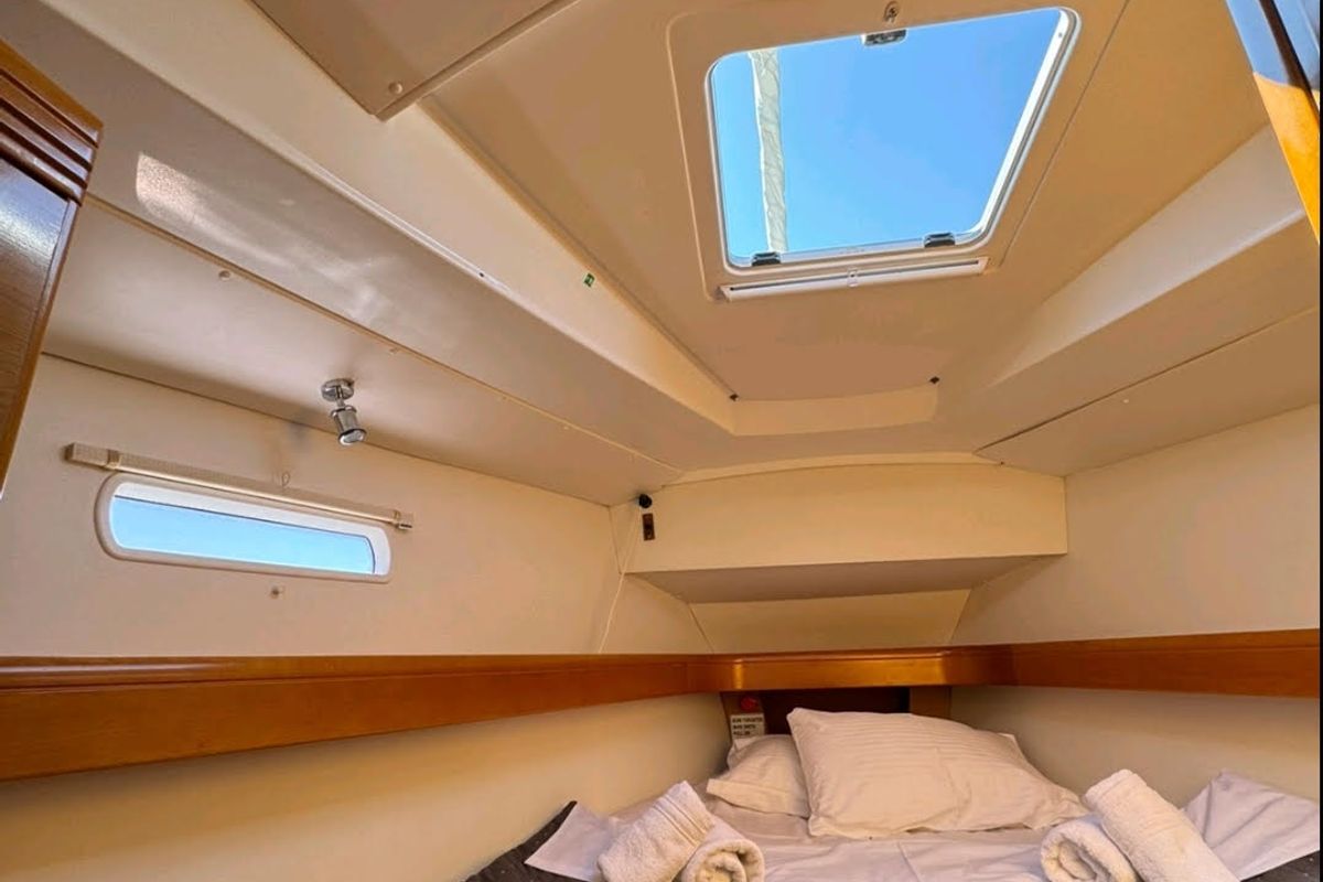 Cabin on FREYA, a Jeanneau Sun Odyssey 42DS sailboat at Volos Municipality, Greece