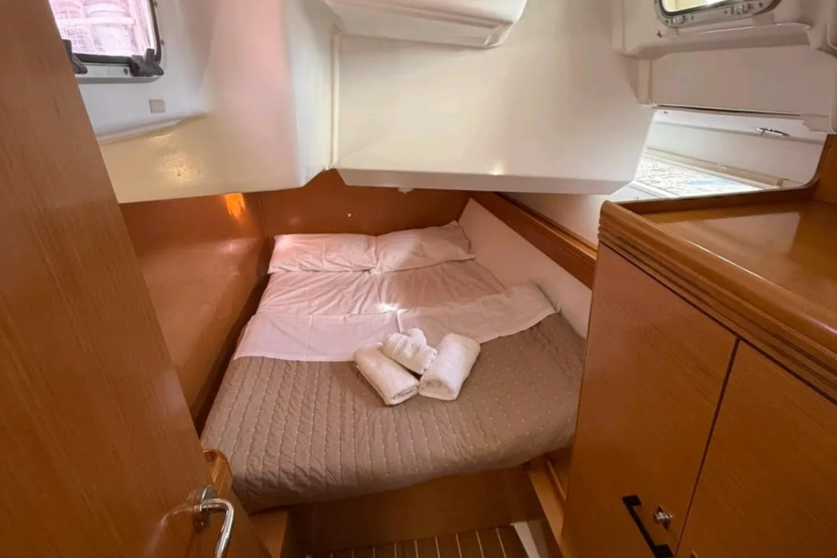 Cabin on FREYA, a Jeanneau Sun Odyssey 42DS sailboat at Volos Municipality, Greece