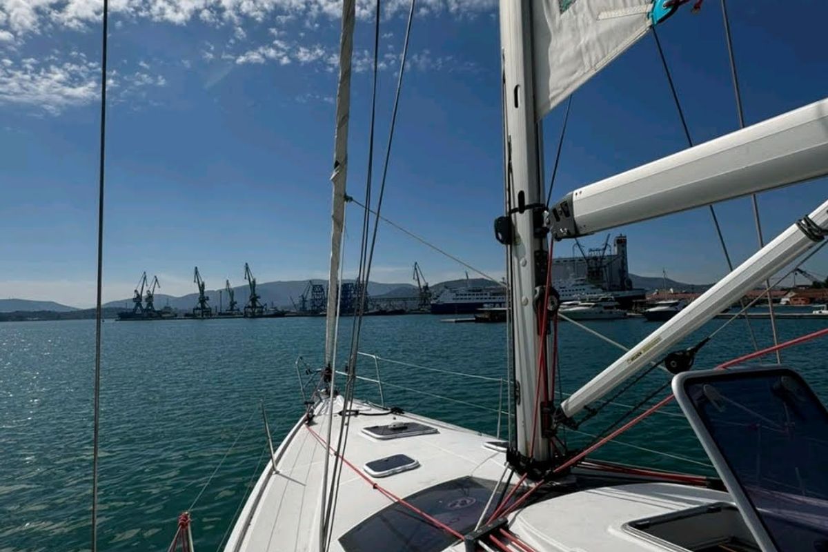 Deck of FREYA, a Jeanneau Sun Odyssey 42DS sailboat at Volos Municipality, Greece