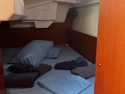 Cabin on Albarosa, a Beneteau Oceanis 35.1 sailboat at Tonnarella, Italy