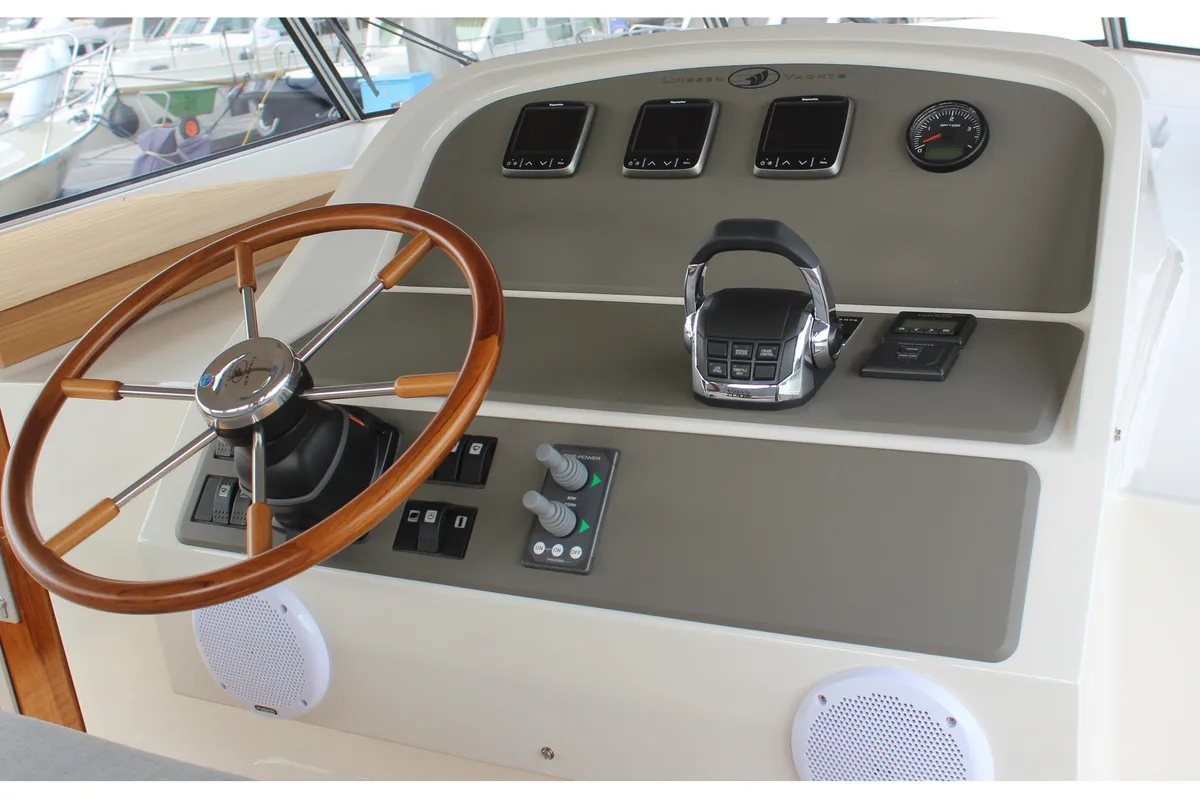 Cockpit of Katharina, a Linssen Grand Sturdy 40.9 AC other at Kinrooi, Belgium