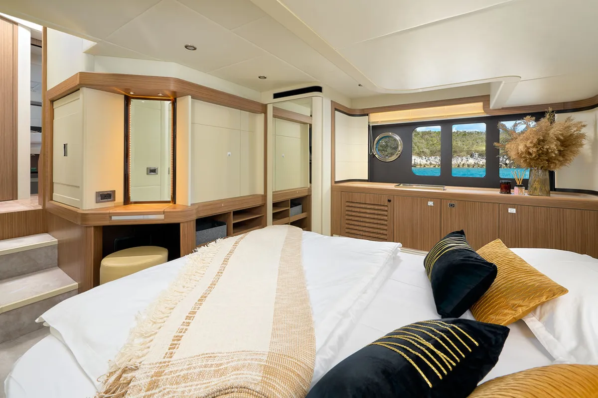 Cabin on Viva La Vida, a Absolute Yachts Absolute 50 Fly yacht at Podstrana - Miljevac, Croatia