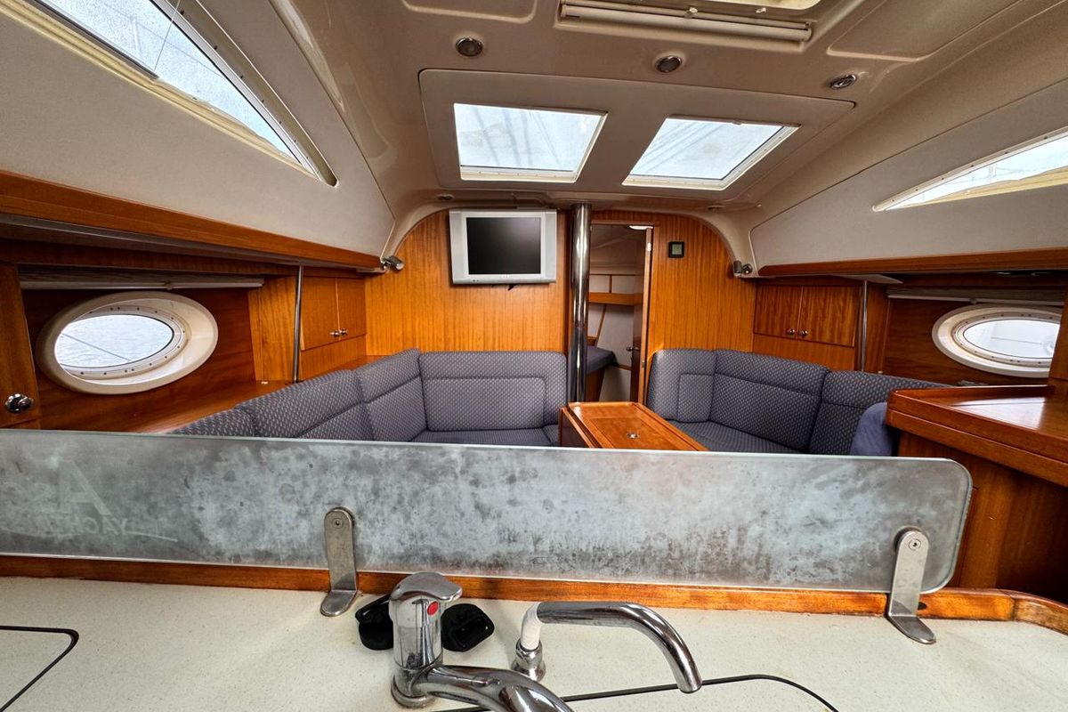 Cabin on Sinje Sanje, a Elan 384 Impression sailboat at Punat, Croatia