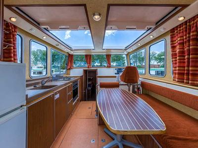 Salon of 1120R-1, a Pénichette 1120 motorboat at Lattes, France