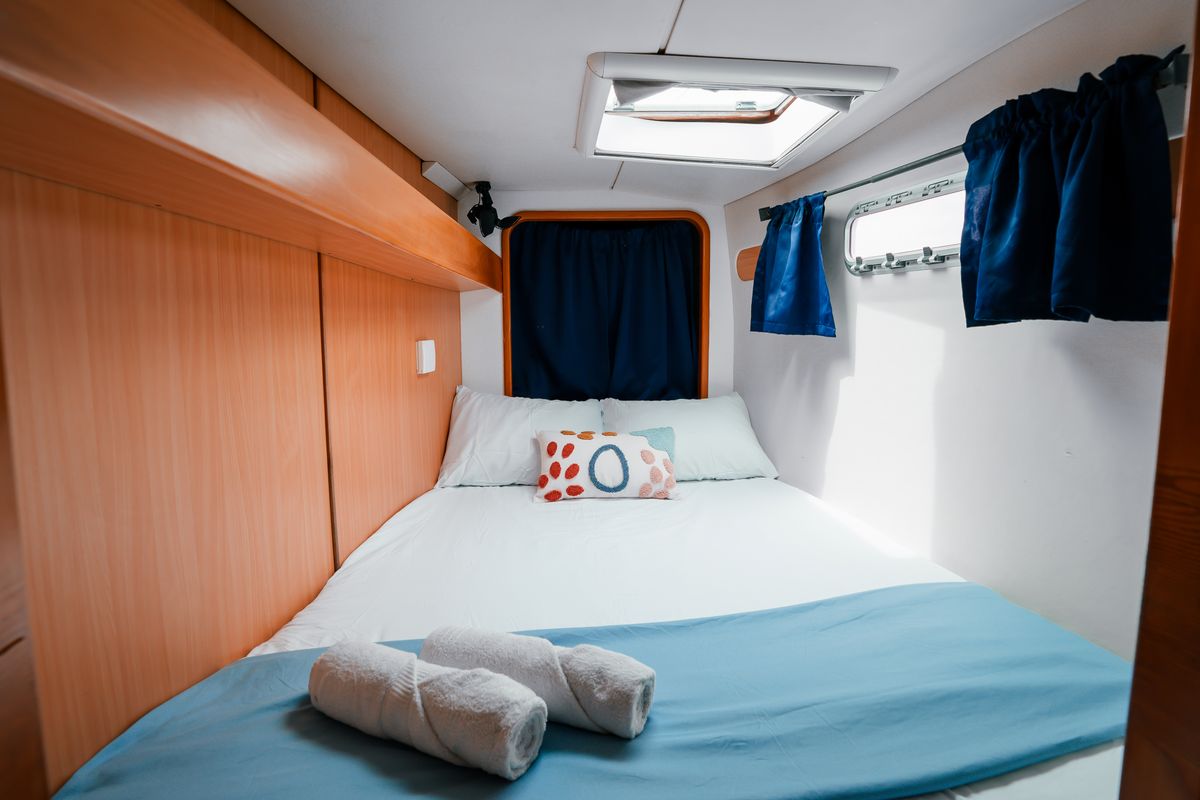 Cabin on One Love, a Leopard 40 catamaran at San Blas, Panama