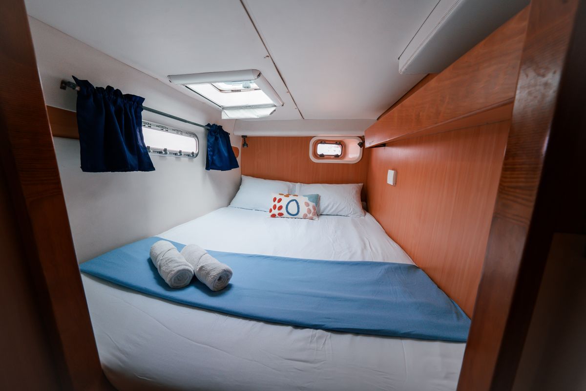 Cabin on One Love, a Leopard 40 catamaran at San Blas, Panama