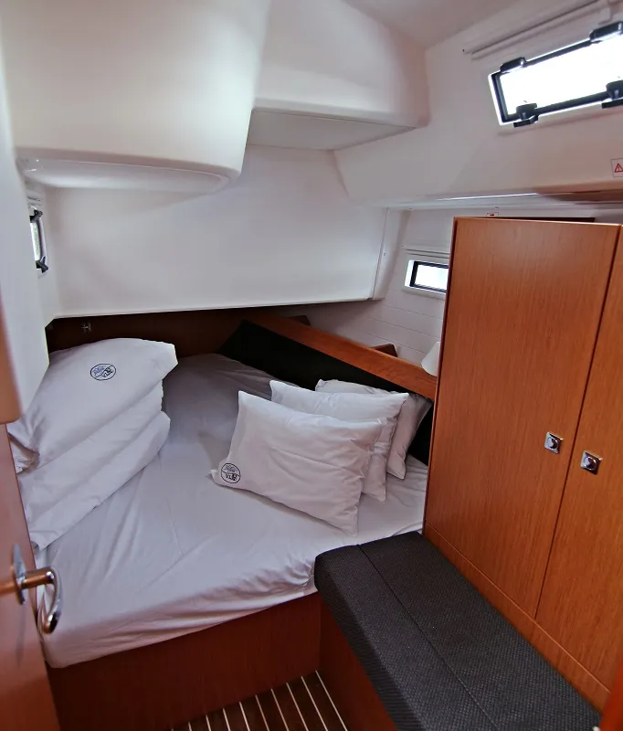 Cabin on Federica, a Bavaria Cruiser 41 sailboat at Općina Sukošan, Croatia