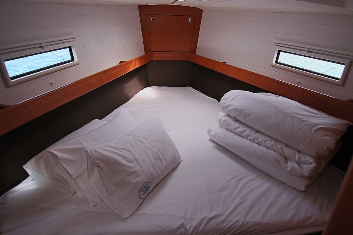 Cabin on Federica, a Bavaria Cruiser 41 sailboat at Općina Sukošan, Croatia